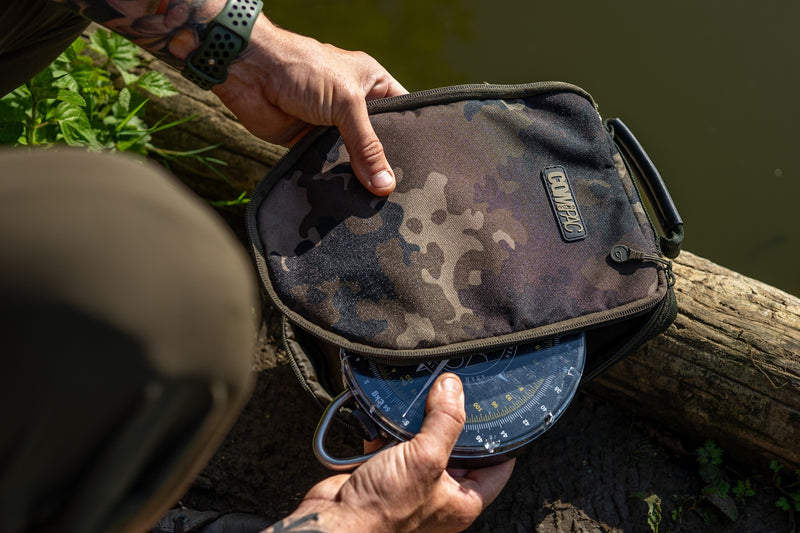 Load image into Gallery viewer, Korda Compac Scales Pouch Dark Kamo
