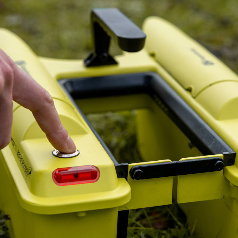 Load image into Gallery viewer, Ridgemonkey Hunter 750 Baitboat Echo Edition Hi-Vis
