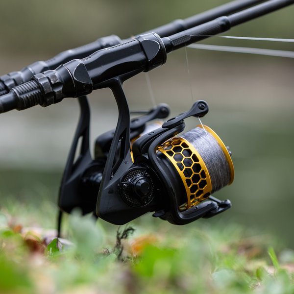 Load image into Gallery viewer, Nash Scope GT 4000 Gold Reel
