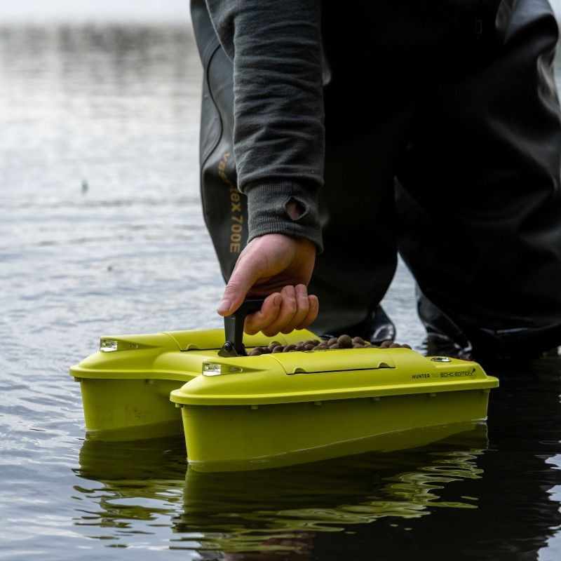 Load image into Gallery viewer, Ridgemonkey Hunter 750 Bait Boat HI-VIS Edition
