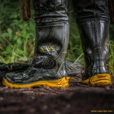 Load image into Gallery viewer, Vass Hybrid 700 Khiake Black Chest Waders

